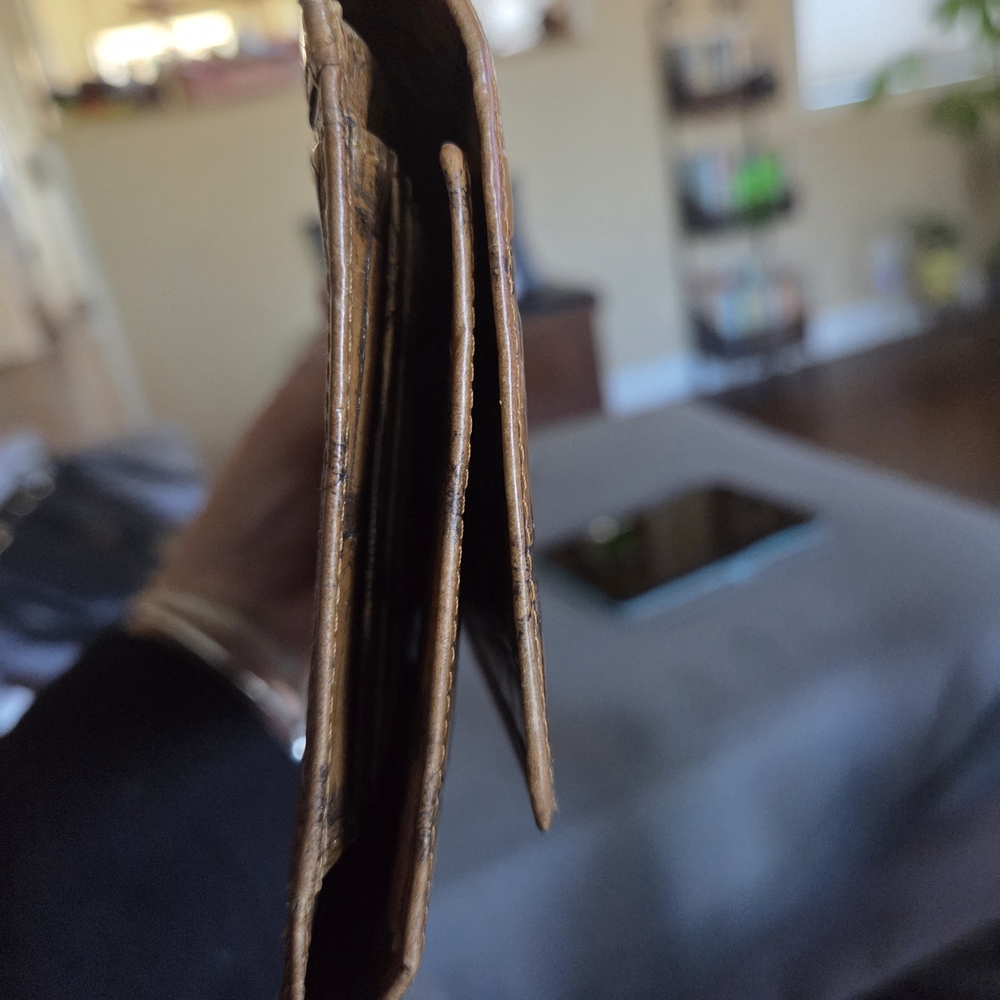 Brahmin Tan Crocodile Wallet - Picture 4 of 10